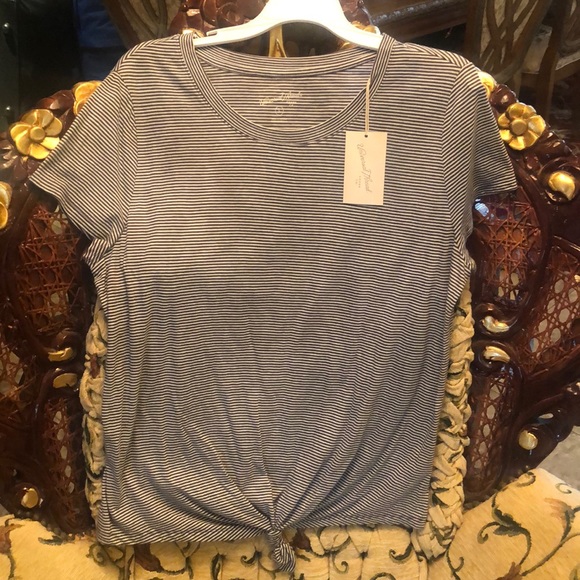 Knotted T-shirt - Picture 1 of 3